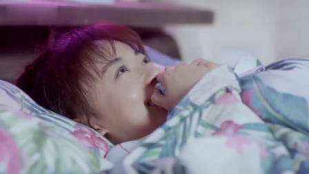 美女肚子疼，警察大叔趁机公主抱，女孩惊呆偷乐