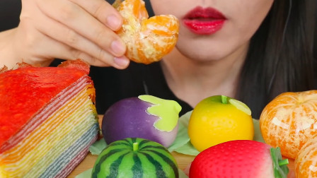 形状呆萌的水果蛋糕，还有彩虹千层蛋糕，一口咬下去心都要化了！