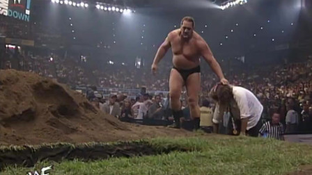 WWE 大秀哥要被巨石强森活埋 送葬者不乐意了 这是我的地盘