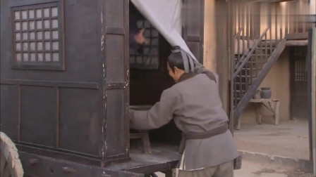 西夏公主住客栈，怎料刚进门就嫌弃房间味道难闻，包拯反应绝了！