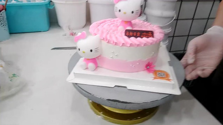 好漂亮的一款粉色KT猫生日蛋糕，蛋糕上的KT猫小朋友特别喜欢！