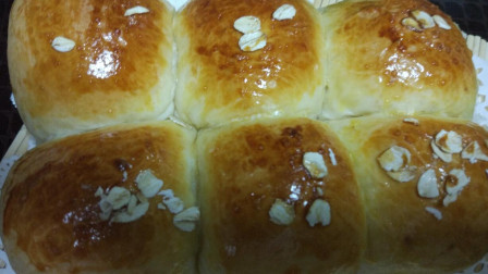 豆沙小排包的简单做法，配方简单，在家自己做面包吃