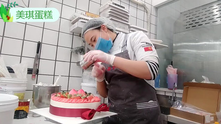好漂亮的生日蛋糕，草莓寿桃蛋糕教程，好看又好吃，你喜欢吗？