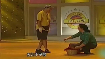 爆笑小品：《破烂王》：范伟改行收破烂，把猫食碗当古董太逗了！