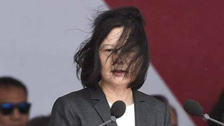 蔡英文罕见脱稿表演，猛批韩国瑜只会骂她 台资深媒体人: 她慌了