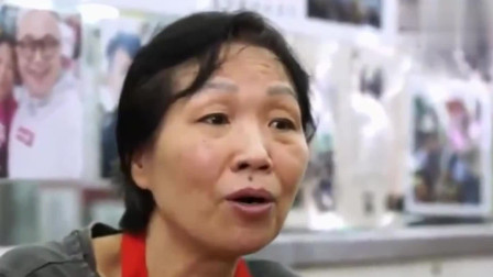香港生活：在香港卖了36年糖水的阿婆，丈夫瘫痪都没关店，还教儿子来学