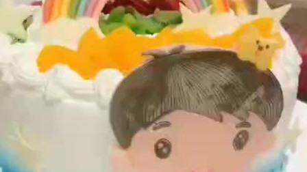 这款适合送男孩的生日蛋糕-彩虹小王子蛋糕，太可爱了，你喜欢吗