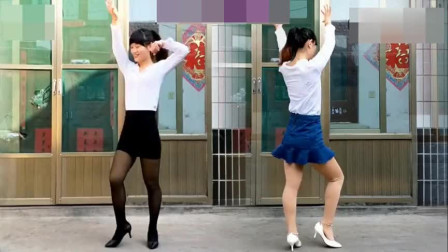 武汉小媳妇第一次跳这样的广场舞 ！真不错！