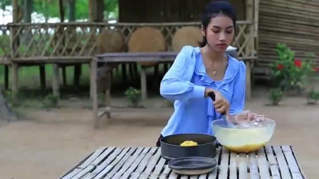 越南美女制作的纯手工菠萝蛋糕，连菠萝都是自家种的