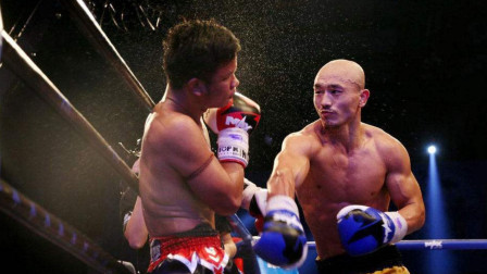 武僧一龙和韩国拳王打红眼，谁也不服谁，同时重击对方，双双倒地！
