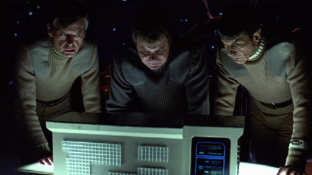 寇克船长向外发送求救信息，不想被克林贡人，装星际指挥部套信息