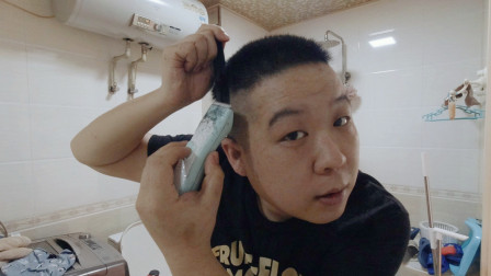 vlog：疫情闹的理发店关门，小伙在家自己剪，想到开始却没想到结局！