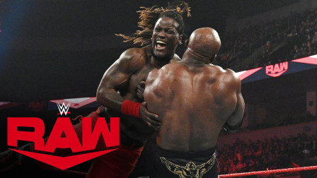 RAW1396：二柱子被迫和巴比莱斯利对战 祭出约翰塞纳的五指重击