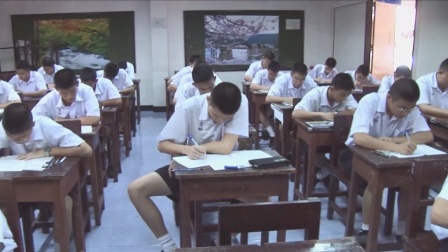 高考人生：泰国学生考试，遇到不会的无奈与焦急，老师盯着的无助