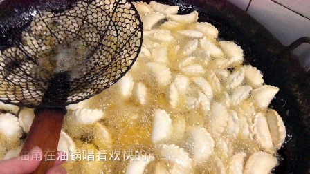 广东客家特色小吃炸油角的制作过程