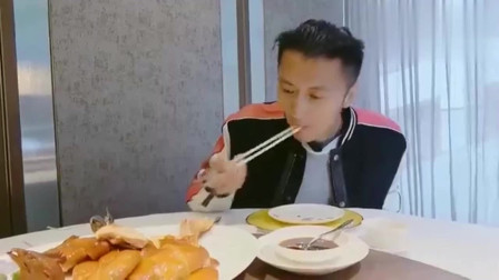 香港美食：谢霆锋探秘香港街头老味儿，吃车仔面好吃到撑！