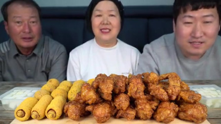 韩国农村一家三口吃酱油蜜汁鸡，伙食不错，儿子吃得美滋滋