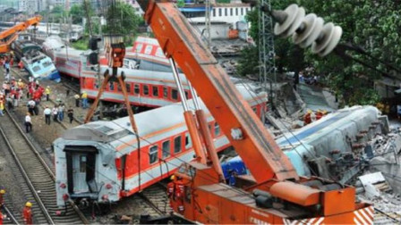 中国铁路史最大事故,2火车相撞,死伤惨重却
