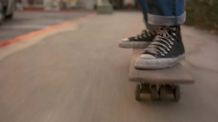 回到未来1：玩滑板玩出了新高度，比车都快，太刺激了