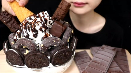 巧克力甜点冰淇淋圣代、森永巧克力脆皮冰淇淋排-
