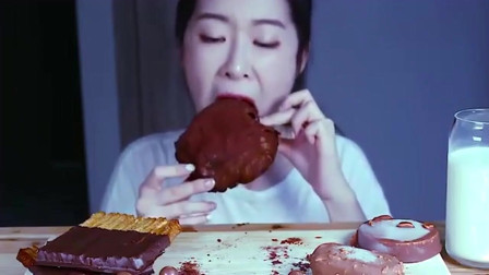 吃播：韩国美女吃巧克力脏脏面包，看着很香