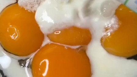 六个鸡蛋一碗面粉在家做无水蒸蛋糕