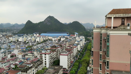 站在楼顶看桂林七星区全景，发现穿山景区那边的山挺像一座元宝山的！