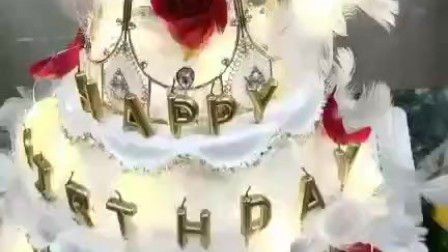 网红款闪光皇冠生日蛋糕，仪式感爆棚，给生日宴会增添了欢乐氛围！
