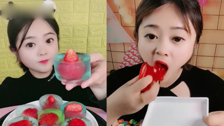 小姐姐直播吃;果冻鲸鱼,草莓果冻,一口下去超过瘾,我向往的生活