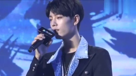 综艺：肖战哥哥在综艺节目上现场演唱《极乐净土》了，颜值非常在线，声音让我的耳朵怀孕