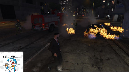 模拟警察：街边汽车自燃，我接到任务第一时间出警扑灭大火。