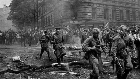 布拉格之春，苏军压境，18万捷克军队为何不战而降？有两点很重要