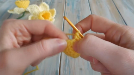 没想到这个好看的小花钩织起来这么简单，几分钟做一个，教程看看图解视频