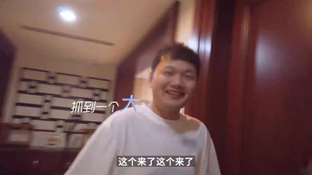 英雄在干嘛：绿毛带你逛JDG基地