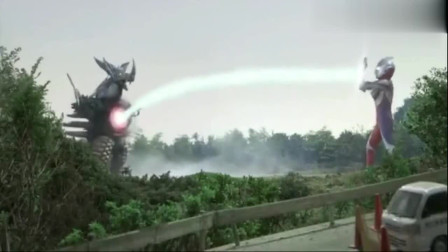 迪迦奥特曼的激光弯曲了，怎么发不出来了？