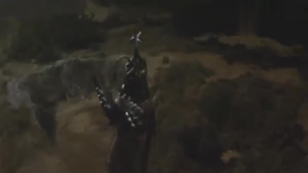 哥斯拉：这个机器人长得非常像奥特曼，不仅能变大，还能打怪兽！