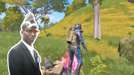 和平精英：骚包下饭时刻4，在摩托车上喝饮料的后果！