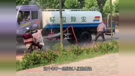 福建福州街头一条脾气暴躁的水管，别说还挺有想法，网友-他想浪！