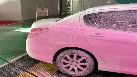 来成都美女店里洗车，最后多收了二百服务费，真的值吗？