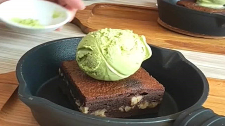 江苏甜品店新品，巧克力蛋糕加冰淇淋，吃过才知道味道！