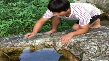 广东小伙子是有多久没开荤了？这么小的鱼都不放过，是个狠人！