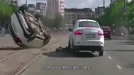 意大利女司机神操作，当街上演四脚朝天，原来事实不简单！