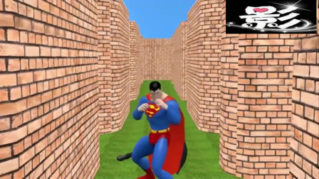 吃豆大作战：超人和蝙蝠侠在迷宫里遇到了吃豆人