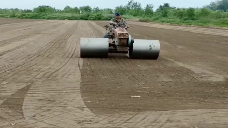 山东农村大叔爆改手扶拖拉机，做成压路机，效果真不错！