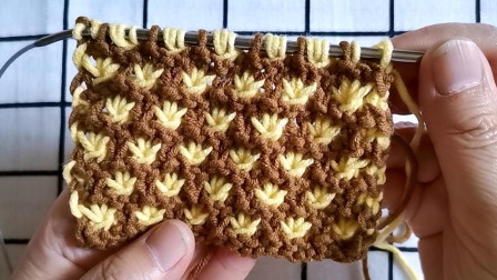 你们会编织这种双色小菊花吗？简单易学，适合编织各种款式的毛衣图解视频
