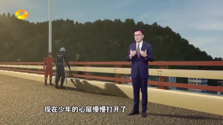 平民英雄：少年欲跳桥自杀，救援队员急中生智，用队员故事感化他