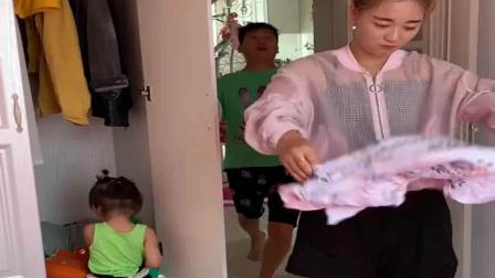 成都老公下班回来想着二人世界，没看到女儿在房间，尴尬了！