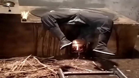 北京横店群众演员真不容易，一个泡水动作要拍好几遍，水都烧的很热了！