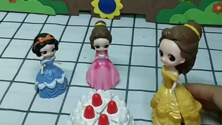 今天是小公主的生日，也是白雪的生日，小公主把她的蛋糕给白雪了