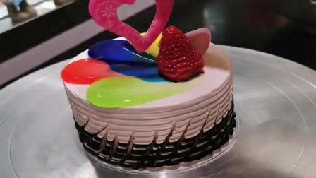美国纽约蛋糕烘焙师的裱花技术 这整完一个蛋糕得250了吧！！